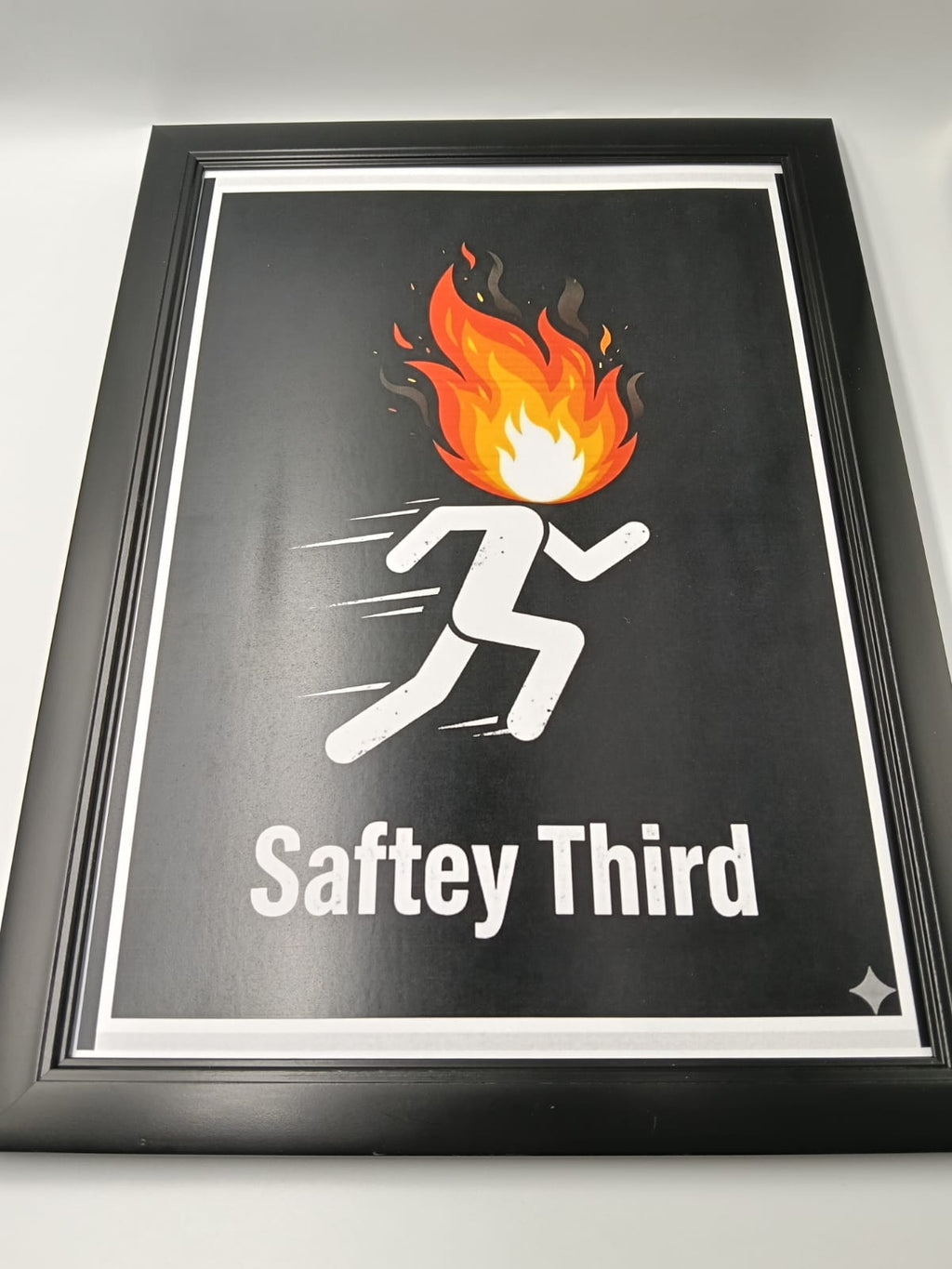 Tablou "Saftey Third"