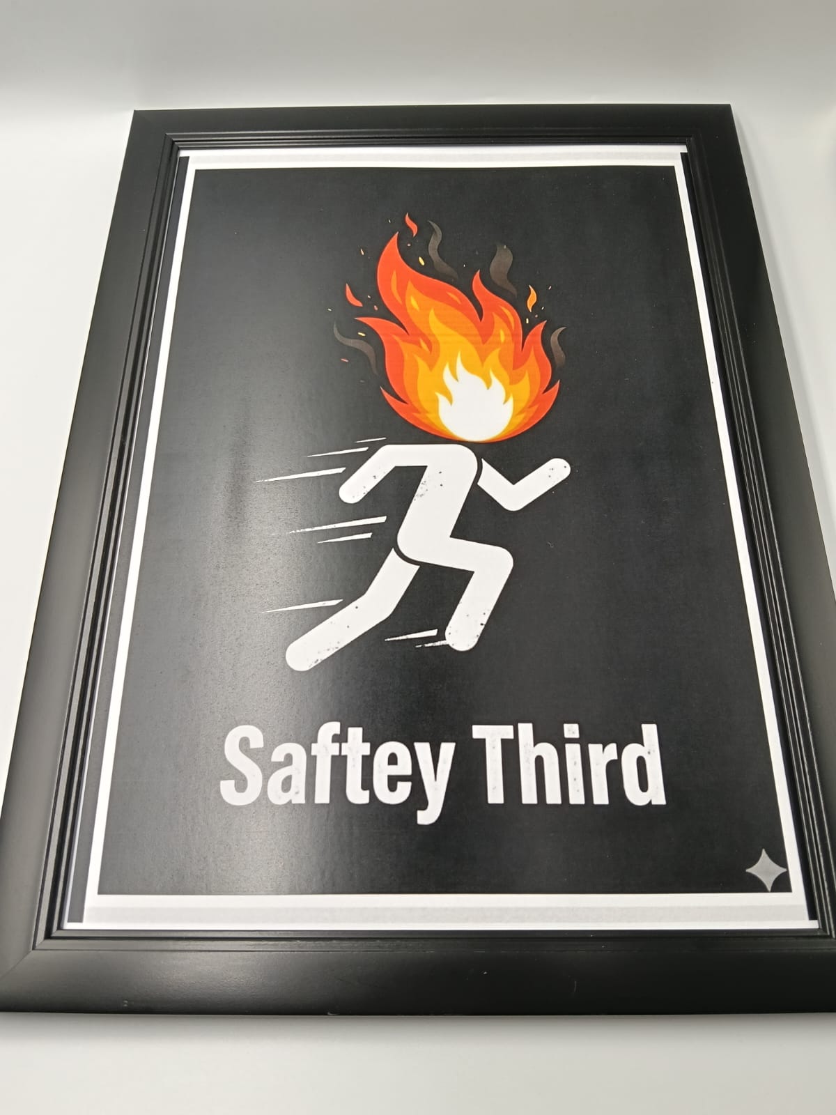 Tablou "Saftey Third"